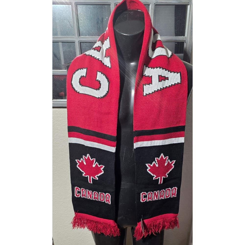 Teepee Canada Knit Scarf Red Black White Maple Leaf Fringed Winter Souvenir NEW